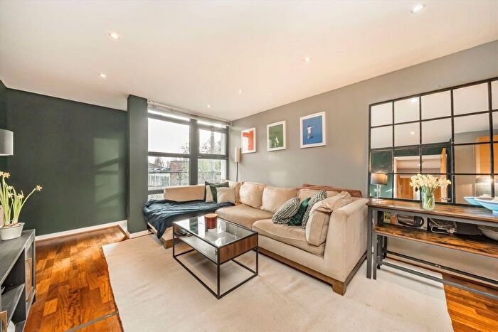 2 Bedroom Flat For Sale In Scott Avenue, Putney, SW15