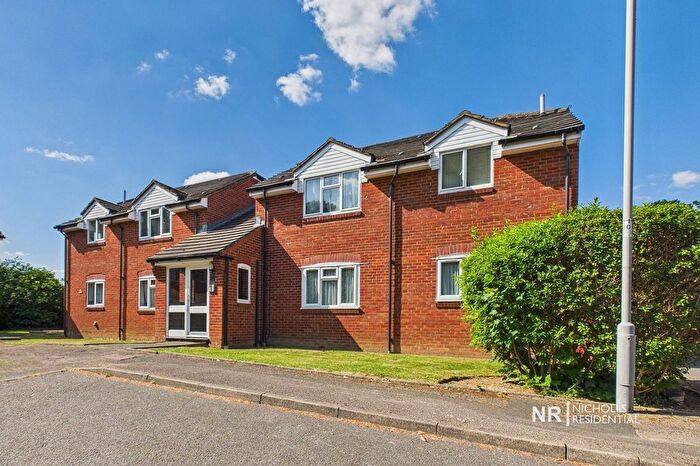 1 Bedroom Flat For Sale In Hunting Gate Drive, Chessington, Surrey., KT9