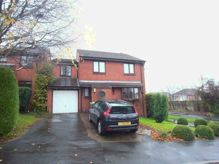 4 Bedroom Detached House To Rent In Wayland Drive, Leeds, West Yorkshire, Uk, LS16