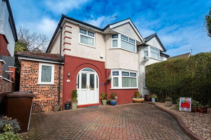3 Bedroom Semi Detached House For Sale In Windsor Road, Prestwich, M25