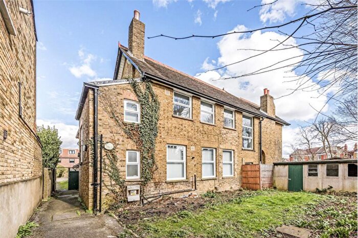 3 Bedroom Flat To Rent In Claverley Grove, London, N3