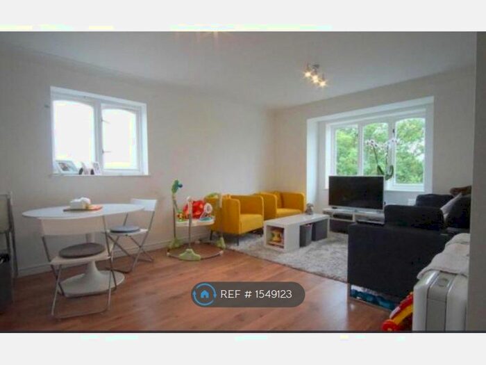 2 Bedroom Flat To Rent In Colliers Wood, Mitcham, CR4