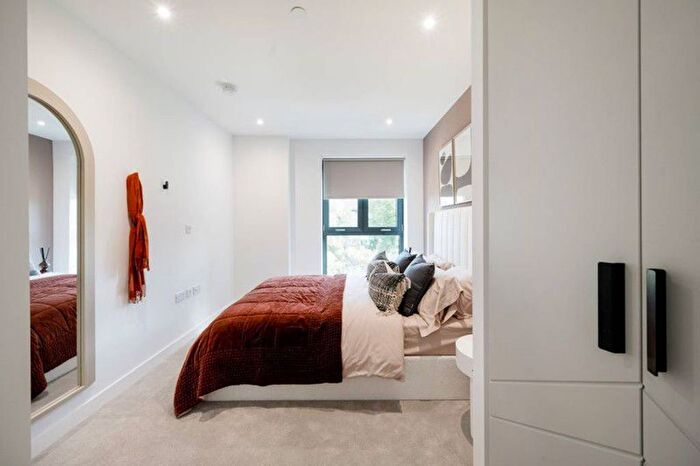 3 Bedroom Flat For Sale In Woodberry Down, Finsbury Park, N4