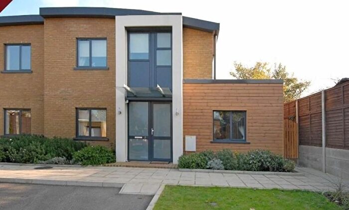 5 Bedroom Semi-Detached House To Rent In Chanin Mews, London, NW2