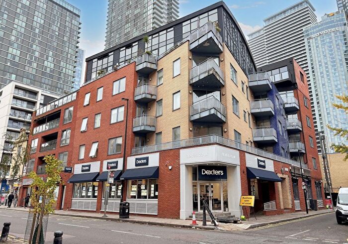 2 Bedroom Flat For Sale In Flat Regatta Point, Manilla Street, Canary Wharf, London, E14