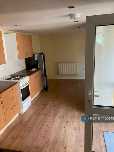 3 Bedroom Flat To Rent In Lower Road, Ely, Cardiff, CF5