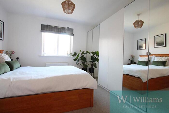 1 Bedroom Flat For Sale In Beauchamp Drive, Newport, PO30