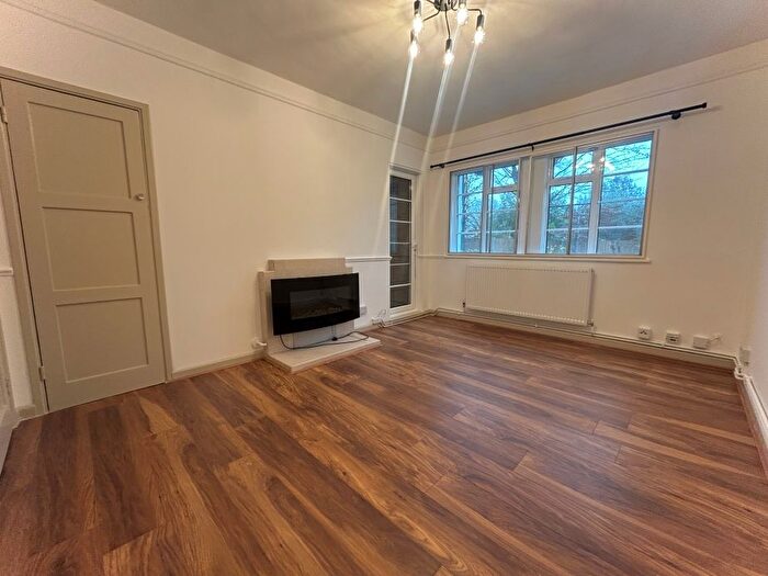 2 Bedroom Flat To Rent In Wallington, Surrey, SM6
