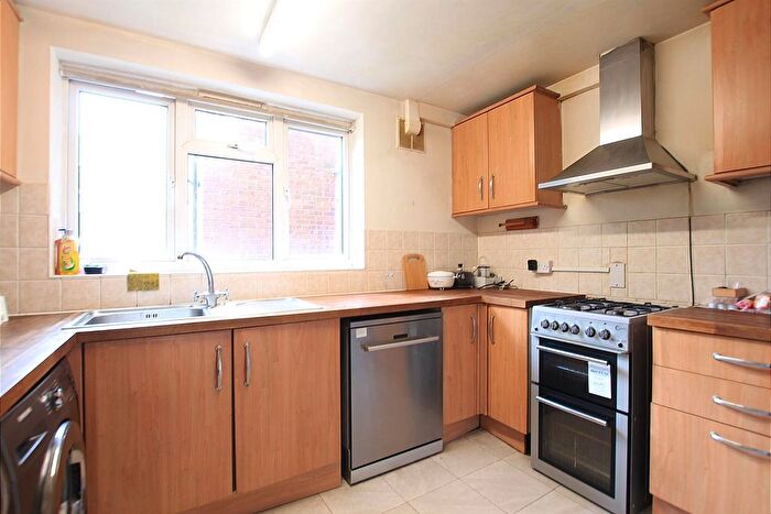 2 Bedroom Flat To Rent In The Firs, Alexandra Road, Hounslow, TW3