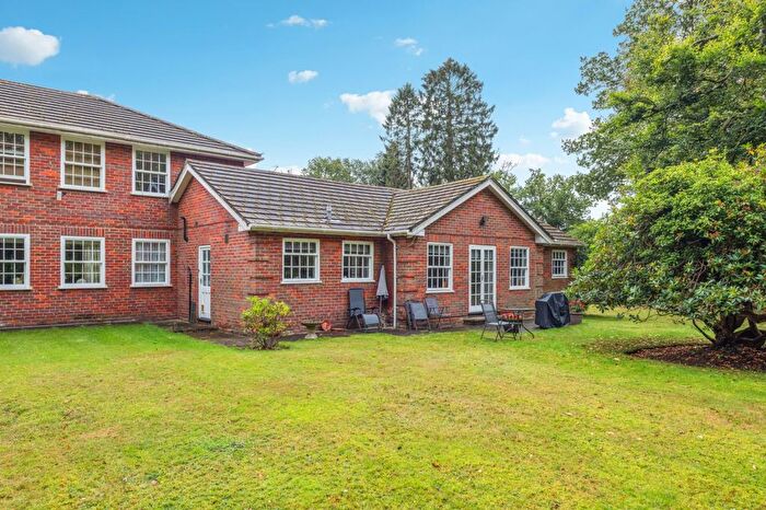 3 Bedroom Flat For Sale In Collinswood Road, Farnham Common, Slough, Buckinghamshire, SL2