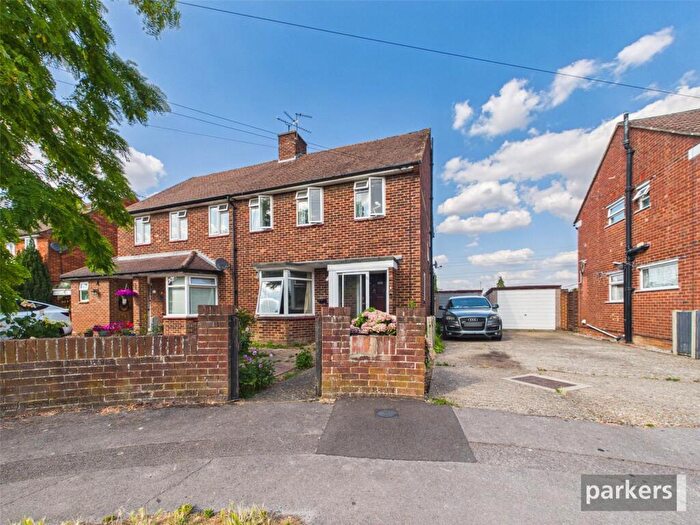 3 Bedroom Semi Detached House For Sale In Finch Road, Earley, Reading, Berkshire, RG6