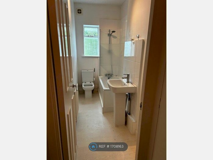 2 Bedroom Flat To Rent In Cumberland Road, London, W3