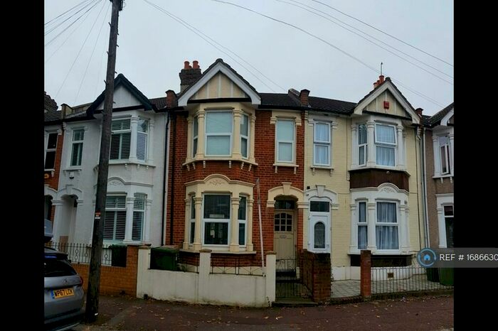 3 Bedroom Terraced House To Rent In Lichfield Road, London, E6