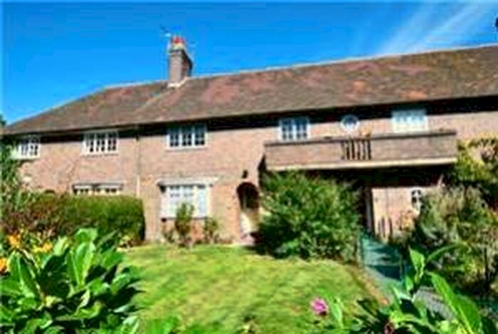 1 Bedroom Ground Maisonette To Rent In Neale Close, Hampstead Garden Suburb, London, N2