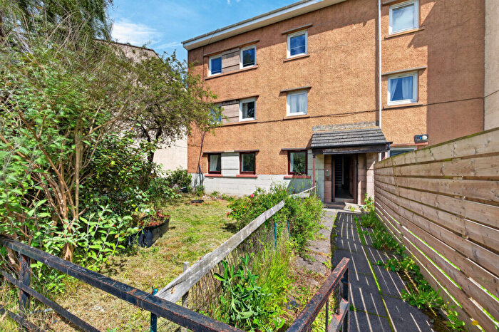 2 Bedroom Flat For Sale In / Ferry Road Drive, Edinburgh, EH4