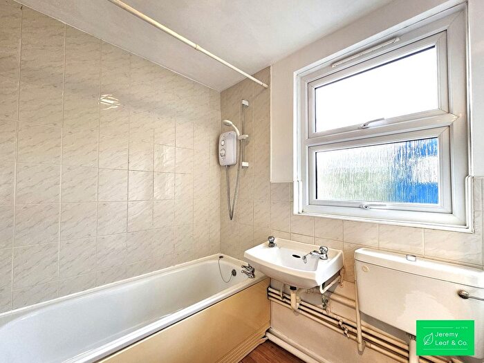 1 Bedroom Flat To Rent In Claybrook Close, London, N2
