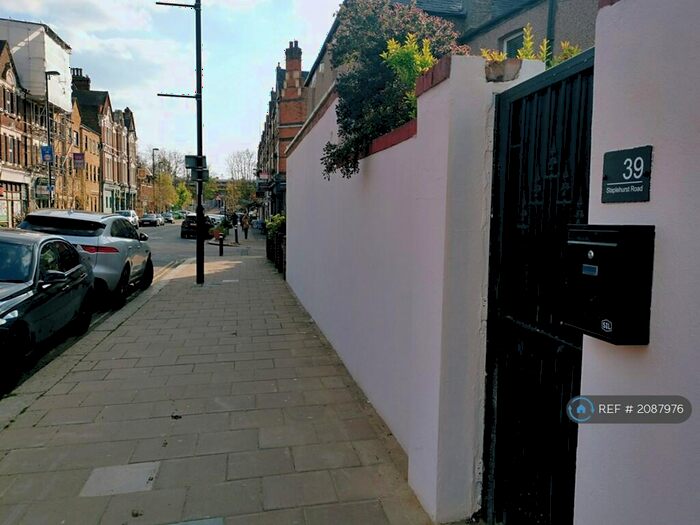 2 Bedroom Bungalow To Rent In Staplehurst Road, London, SE13