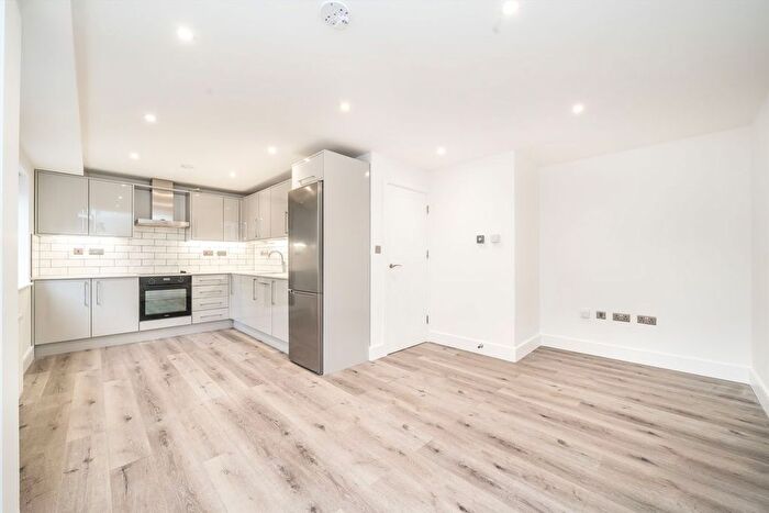 2 Bedroom Flat To Rent In Swan Street, Isleworth, TW7