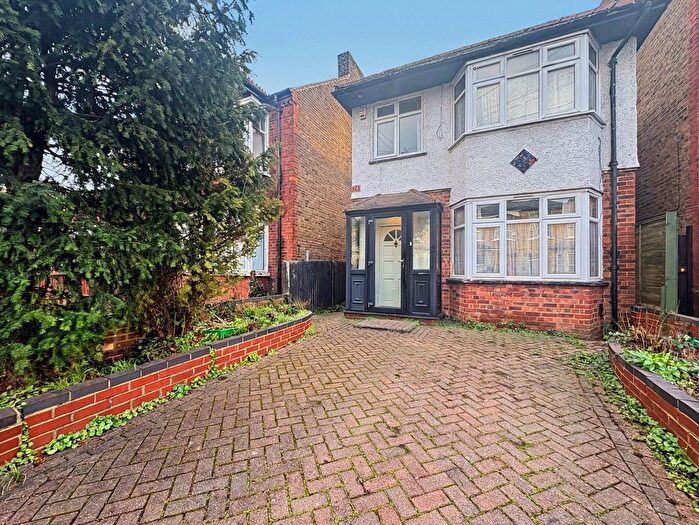 4 Bedroom Detached House To Rent In The Greenway, Uxbridge, UB8