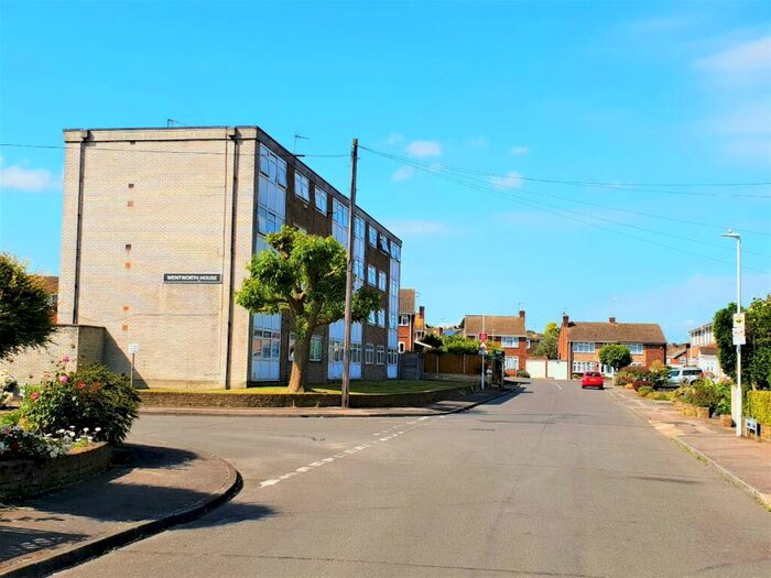 2 Bedroom Flat To Rent In Flat, Wentworth House, Wentworth Drive, Sittingbourne, ME10