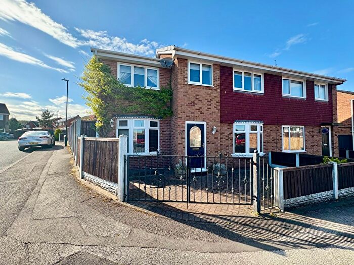 4 Bedroom Semi-Detached House To Rent In Fenroth Close, Nottingham, NG6