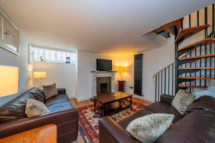2 Bedroom Apartment To Rent In Romeland Hill, St Albans, Hertfordshire, AL3