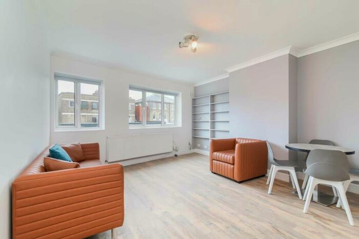 3 Bedroom Property To Rent In Balham High Road, London, SW12