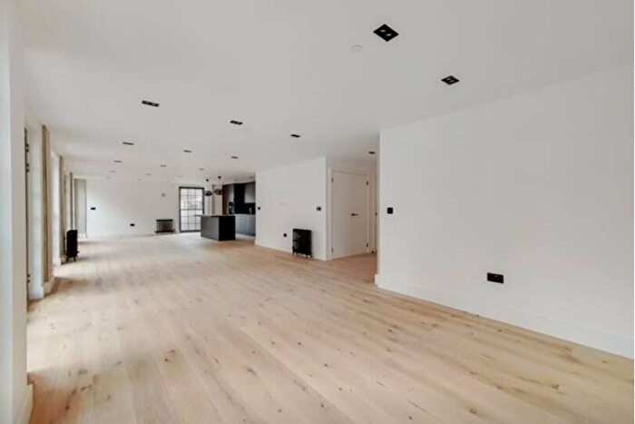 2 Bedroom Flat To Rent In Heaton Road London, SE15