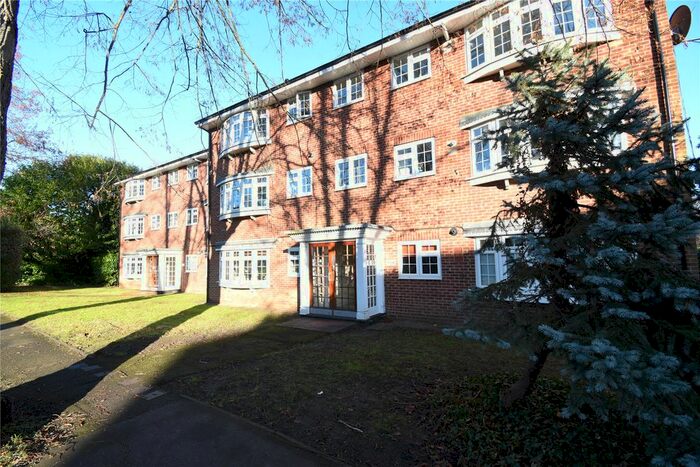2 Bedroom Flat To Rent In West Road, Maidenhead, Berkshire SL6