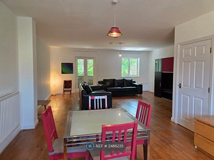 2 Bedroom Flat To Rent In Blakes Road, London, SE15