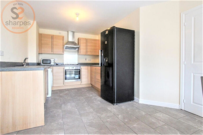 6 Bedroom House To Rent In Belhouse Avenue, Thurrock, East Of England, RM15