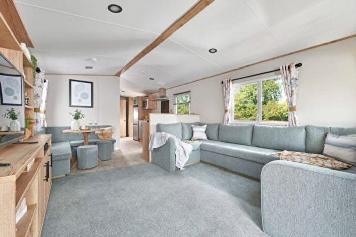 2 Bedroom Park Home For Sale In Broadway Lane, South Cerney, Cirencester, GL7