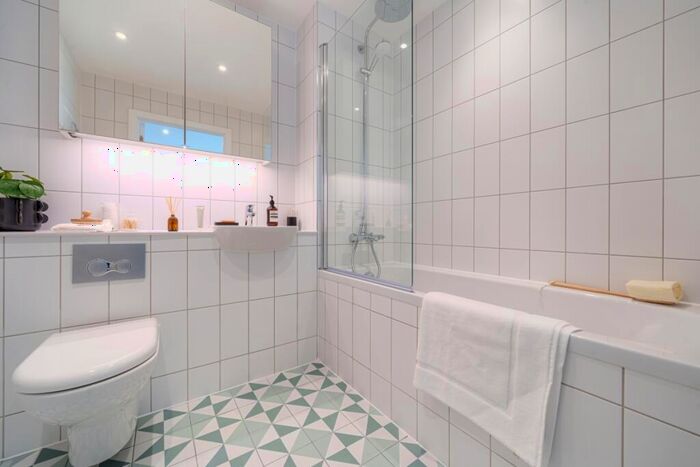 2 Bedroom Apartment To Rent In Uncle Leeds, Whitehall Leeds, LS12