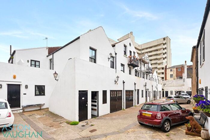 2 Bedroom Flat To Rent In Chapel Mews, Hove, BN3