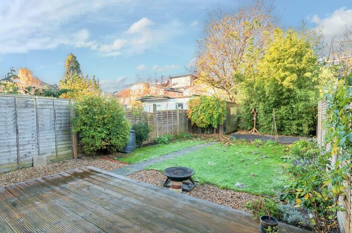3 Bedroom Semi-Detached House To Rent In Harcourt Road London, SE4