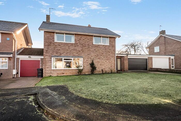 3 Bedroom Link Detached House For Sale In Harcourt Close, Wheldrake, York, YO19