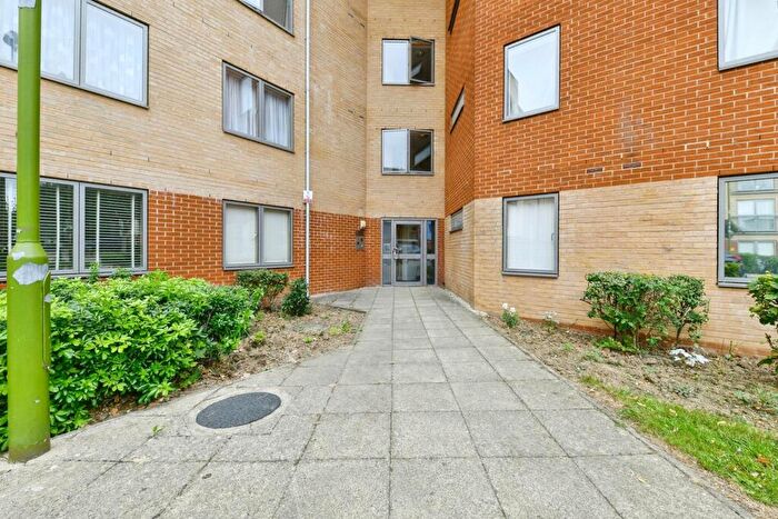 2 Bedroom Flat For Sale In Kilby Road, Stevenage, Hertfordshire, SG1