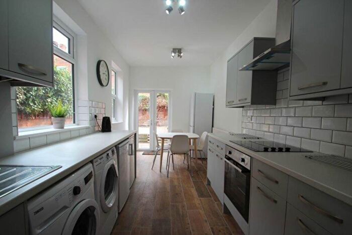 4 Bedroom Terraced House To Rent In Howard Road, Leicester, LE2