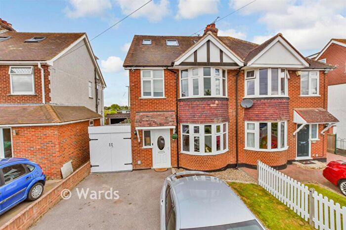 4 Bedroom Semi-Detached House For Sale In Hempstead Lane, Bapchild, Sittingbourne, Kent, ME9