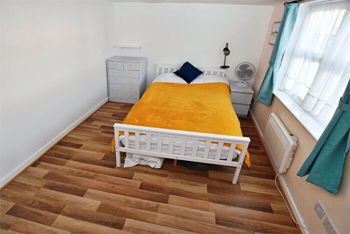 1 Bedroom Flat For Sale In Northumberland Place, Teignmouth, TQ14