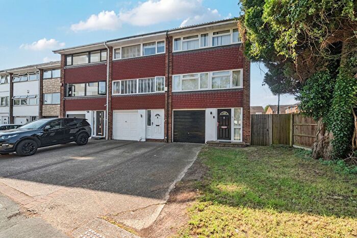 3 Bedroom End Of Terrace House For Sale In Azalea Drive, Swanley, BR8