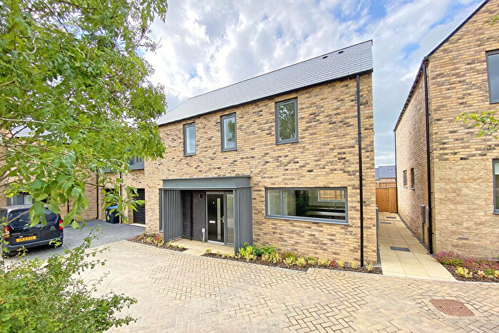 4 Bedroom Link Detached House To Rent In Swinsty Close, Harrogate, HG3