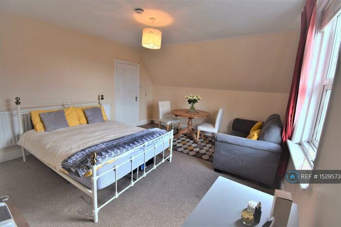 1 Bedroom Flat To Rent In Guildford, Guildford, GU1