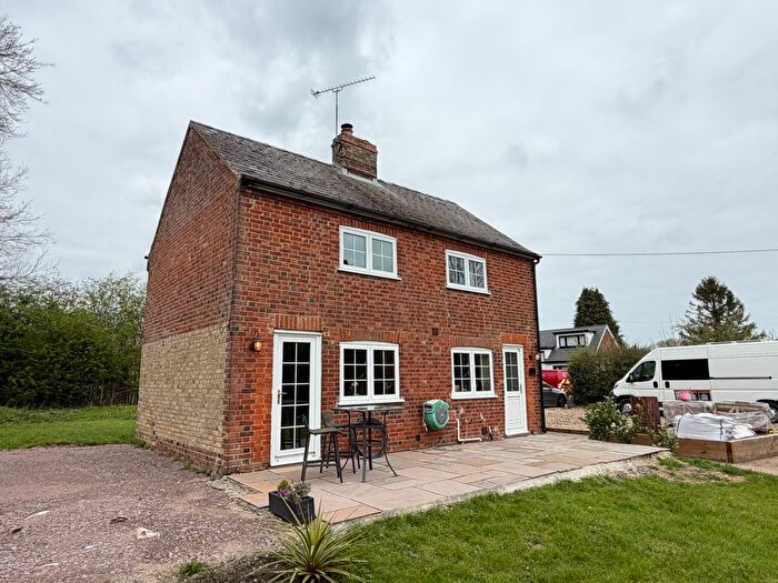 2 Bedroom Cottage To Rent In Kingsway, Leighton Buzzard, LU7