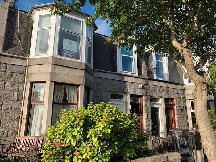 3 Bedroom Flat To Rent In Bedford Place, Aberdeen, AB24