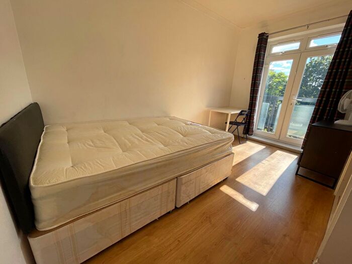 5 Bedroom Flat To Rent In Bow, E3