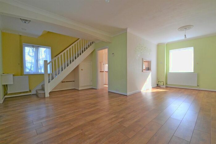 2 Bedroom Property To Rent In Cornwall Avenue, Peacehaven, BN10