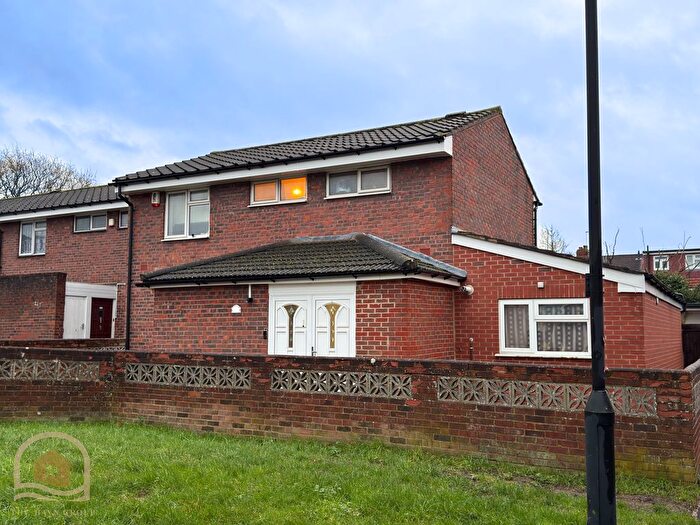 3 Bedroom Detached House For Sale In Lancaster Road, Northolt, UB5