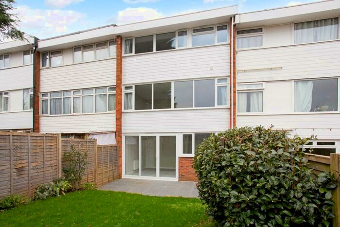 6 Bedroom Town House To Rent In Wood Close Hatfield, AL10
