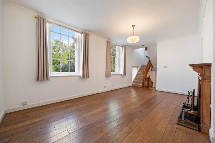3 Bedroom Apartment To Rent In Rosslyn Hill, Hampstead, London, NW3